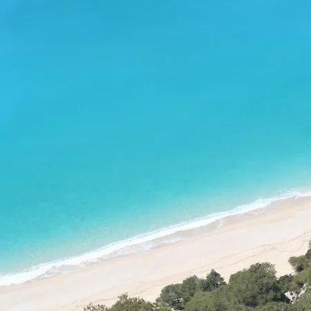 Daphne, Inoro Vila *