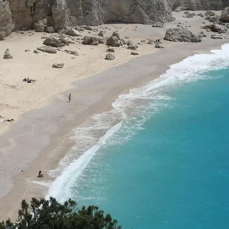 Villa Daphne, Inoro *