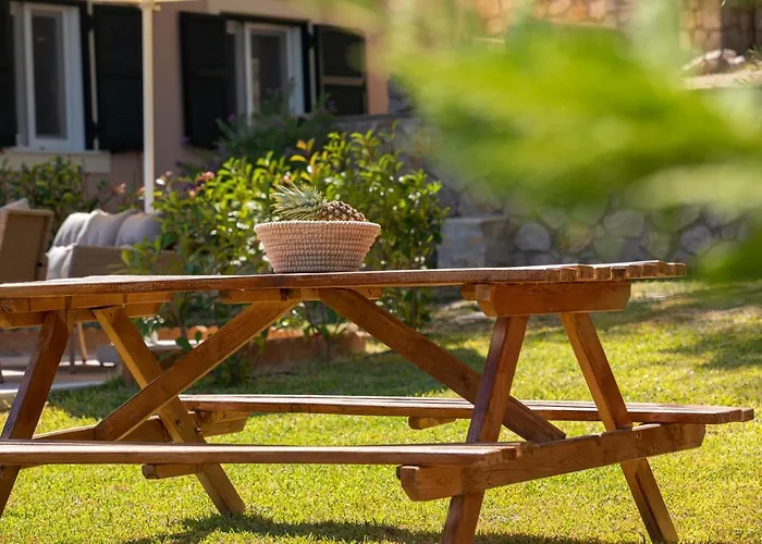 Villa Daphne, Inoro *