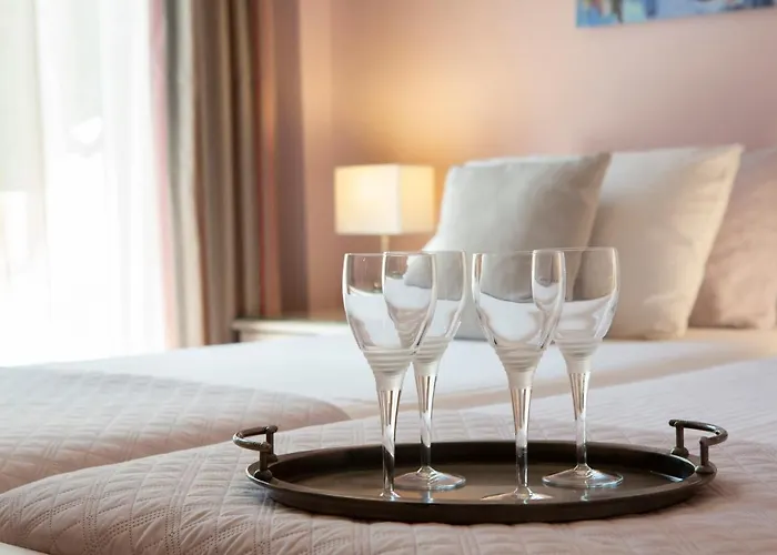 Villa Daphne, Inoro *